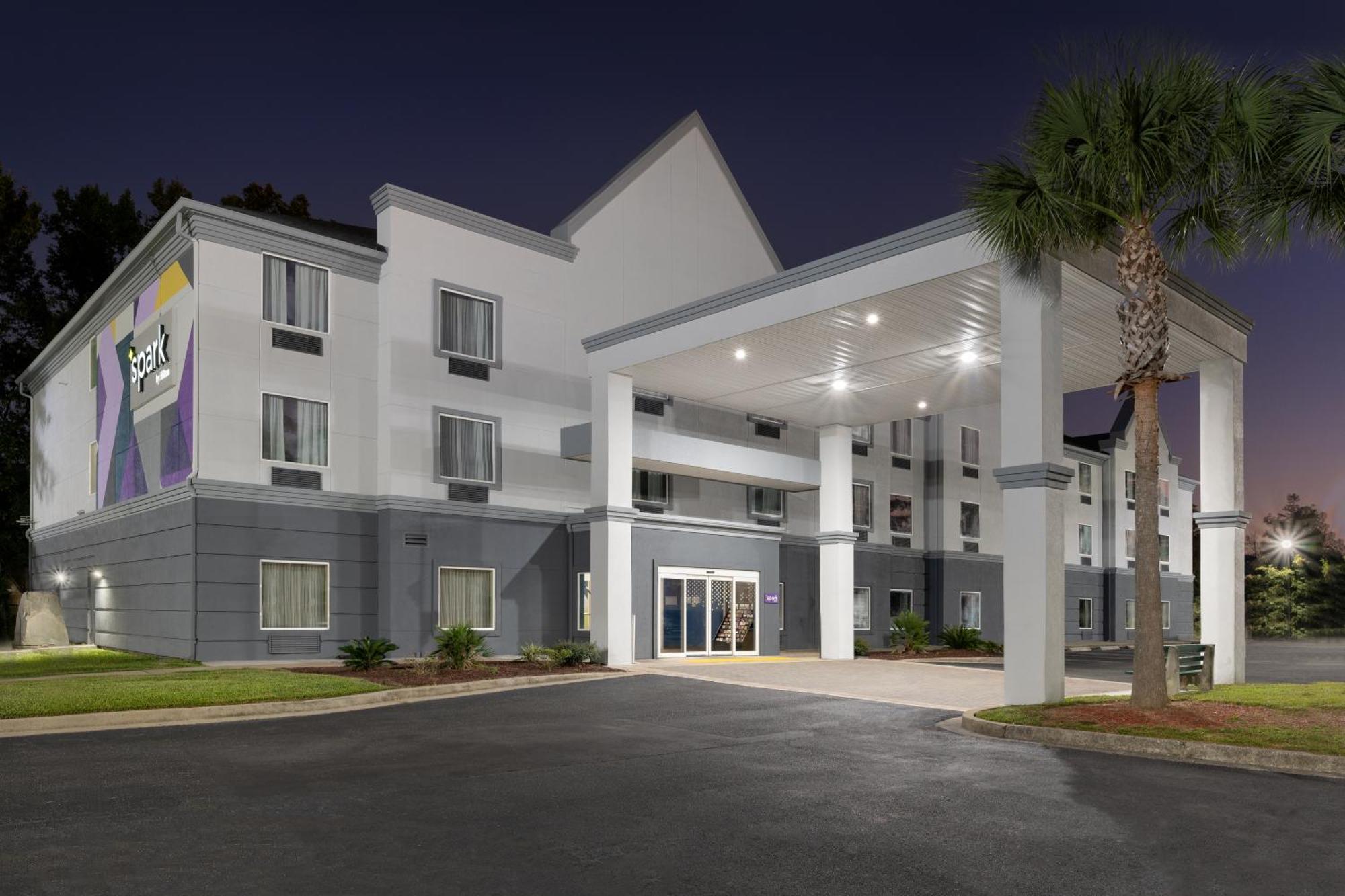 Hotel Spark By Hilton Savannah South I-95 2*