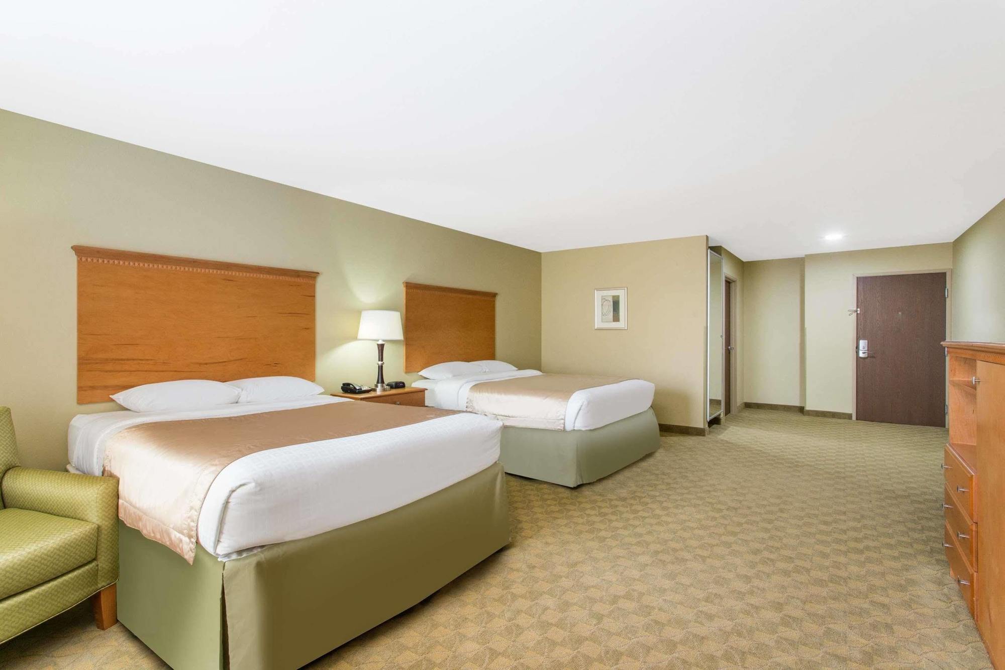 Hotel Spark By Hilton Savannah South I-95