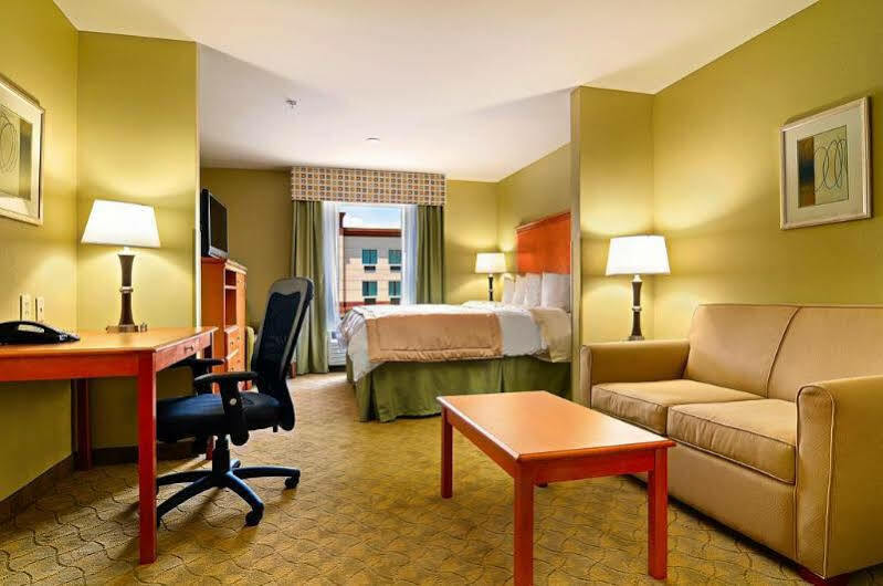 Hotel Spark By Hilton Savannah South I-95 2*